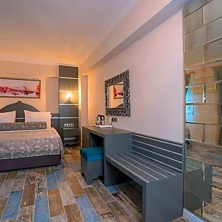 Otto Palace Boutique Hotell 3*
